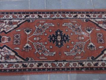 smyrna tafel loper oud roze met zwart zonder franje beschikbaar voor biedingen