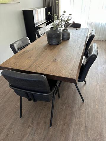 Eetkamerstoelen beschikbaar voor biedingen