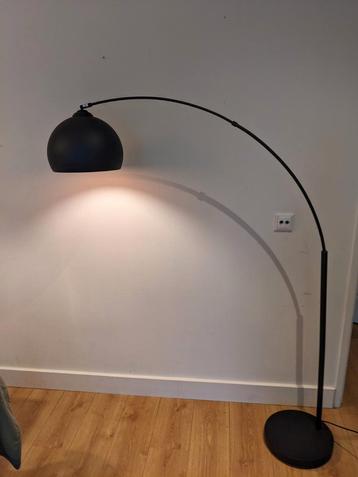 Zwart Lamp beschikbaar voor biedingen