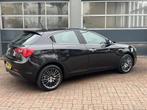 Alfa Romeo Giulietta 1.4 T Distinctive Automaat Bj 2013 Km 1, Auto's, Alfa Romeo, 4 cilinders, Zwart, 19 km/l, 500 kg