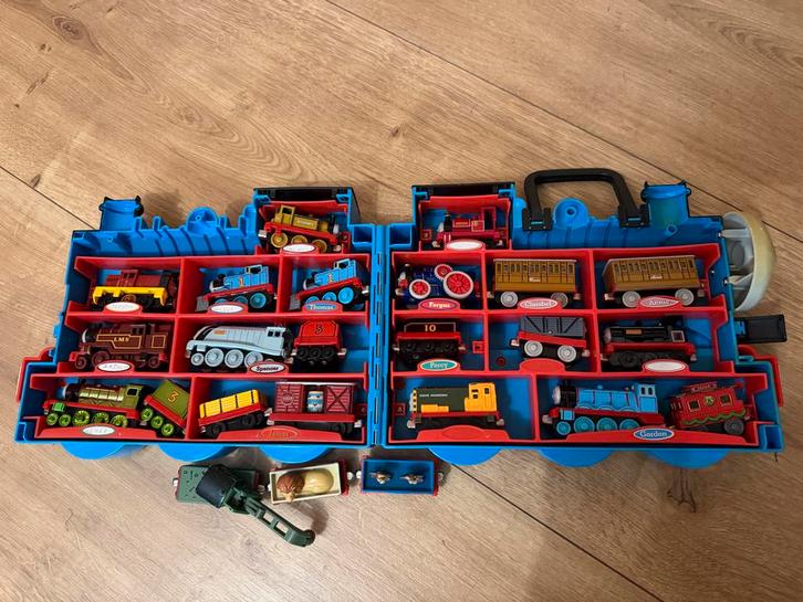 Thomas de Trein Opbergdoos + Metalen Treinen, Kinderen en Baby's, Speelgoed | Thomas de Trein, Gebruikt, Ophalen of Verzenden