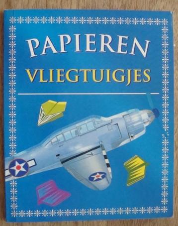 Papieren vliegtuigjes - Nick Robinson beschikbaar voor biedingen
