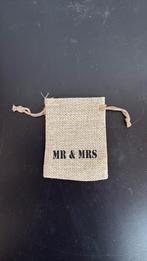 Ringzakje Mr&mrs bruiloft, Ophalen of Verzenden, Zo goed als nieuw, Goud, Dame