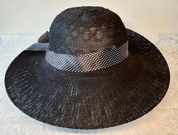 Elegante Dameshoed beschikbaar voor biedingen