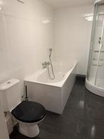 Gratis bad met kranen mee te nemen!!, Huis en Inrichting, Badkamer | Complete badkamers, Ophalen, Zo goed als nieuw