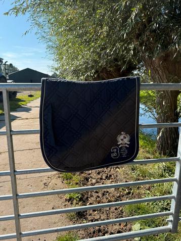 Donker blauw HV Polo dekje beschikbaar voor biedingen