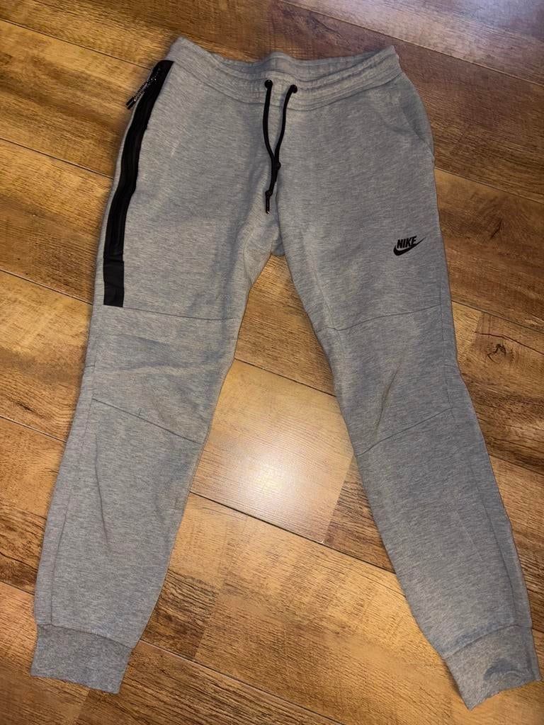 Nike Tech Fleece Broek - Grijs - Maat S, Ophalen of Verzenden, Zo goed als nieuw, Maat 48/50 (M), Grijs