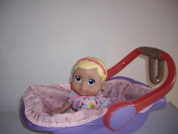 babypop met maxicosi beschikbaar voor biedingen