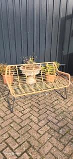 bankje met ijzeren onderstel, Huis en Inrichting, Banken | Sofa's en Chaises Longues, Gebruikt, Minder dan 75 cm, Tweepersoons