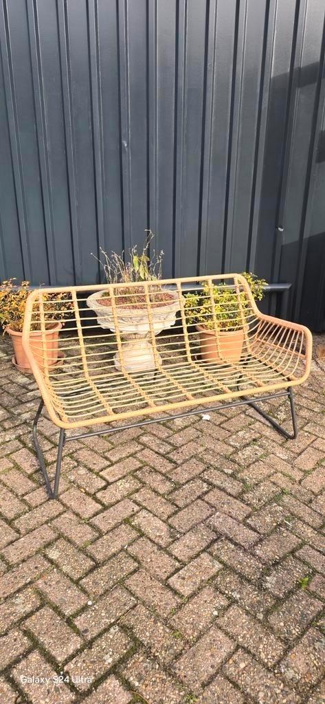 bankje met ijzeren onderstel, Huis en Inrichting, Banken | Sofa's en Chaises Longues, Gebruikt, Tweepersoons, Minder dan 150 cm