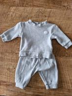 Setje feetje grijs ribbel maat 56, Kinderen en Baby's, Babykleding | Maat 56, Gebruikt, Jongetje of Meisje, Ophalen of Verzenden