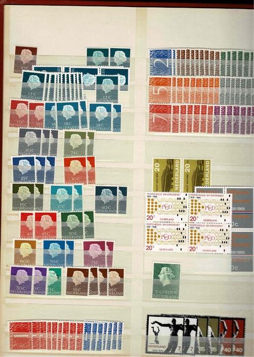 Nederland stickboek met heel veel materiaal., Postzegels en Munten, Postzegels | Nederland, Postfris, Na 1940, Verzenden