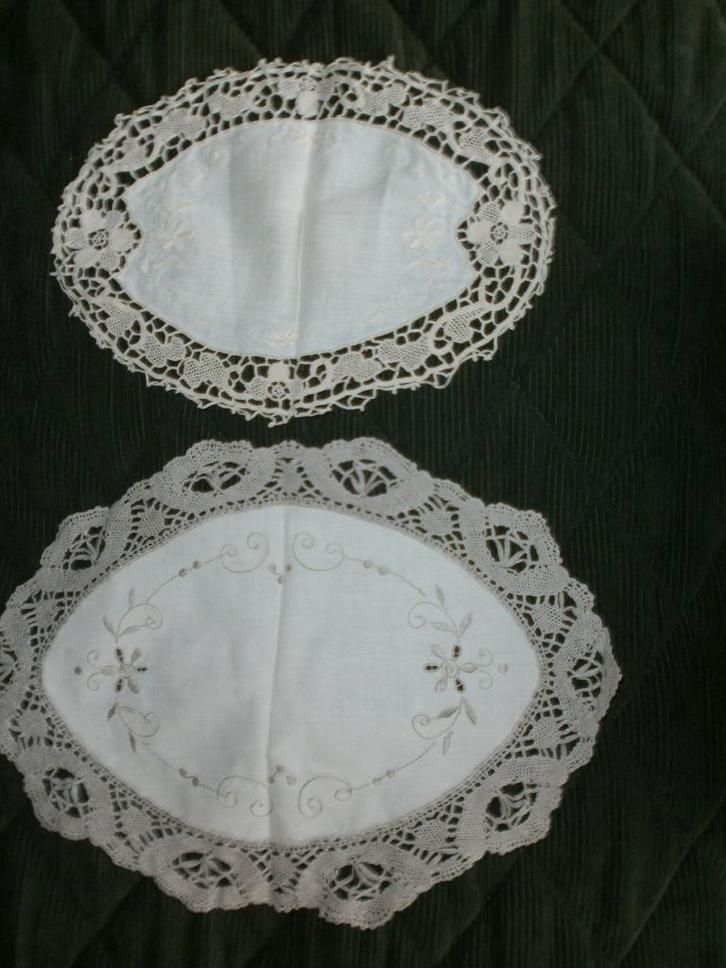 Twee oude kleedjes in nieuwstaat, Antiek en Kunst, Antiek | Kleden en Textiel, Ophalen of Verzenden