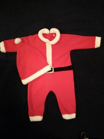 Kerstpakje met mutsje. Maat 74 Maar een keer aan gehad. beschikbaar voor biedingen