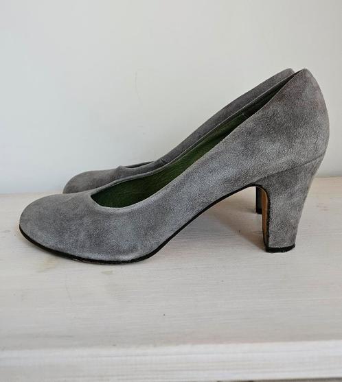 Fred de la Bretoniere pumps,  grijs suède, maat 41, Kleding | Dames, Schoenen, Zo goed als nieuw, Grijs, Ophalen of Verzenden