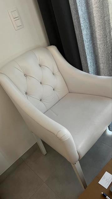 Stoelen beschikbaar voor biedingen