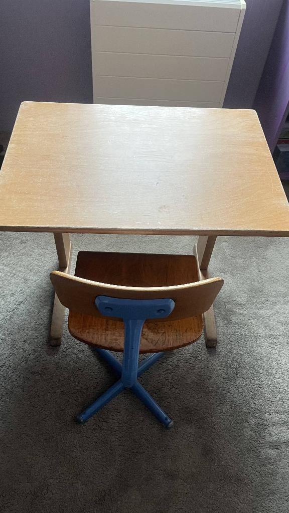 Houten schoolbankje met stoeltje, Ophalen, Gebruikt, Meubelstuk of Keukentje