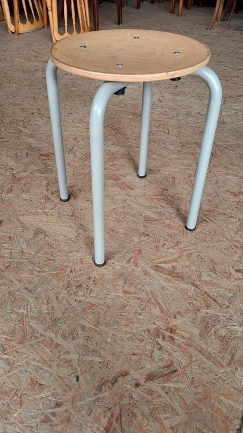 70 schoolkruk bijzet krukje plywood vintage horeca retro, Huis en Inrichting, Krukjes, Zo goed als nieuw, Hout, Ophalen of Verzenden
