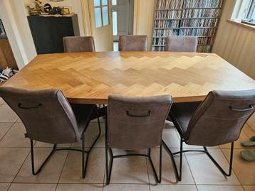 Henders en Hazel Metaluxe eetkamertafel  en Donna stoelen beschikbaar voor biedingen