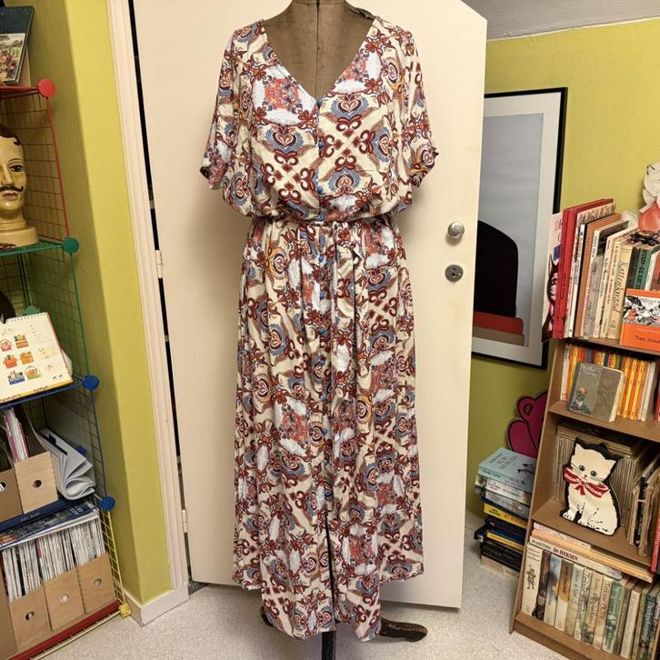 Only Carmakoma maxi jurk Mt 44 = 44-46 ZGAN!, Kleding | Dames, Jurken, Zo goed als nieuw, Maat 42/44 (L), Onder de knie, Verzenden