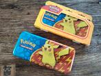 Pikachu tin met 2 pakjes Pokemon kaarten svi en pal, Tickets en Kaartjes, Twee personen, Ticket of Toegangskaart