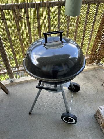 Houtskool BBQ beschikbaar voor biedingen