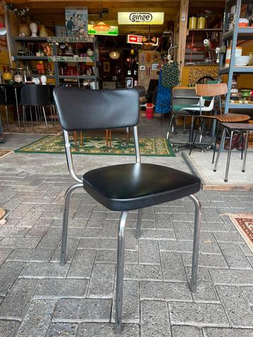 Gave vintage/ industriële zwarte jaren 60/70 stoel beschikbaar voor biedingen