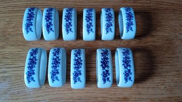 Vintage porseleinen servetringen 11 stuks beschikbaar voor biedingen