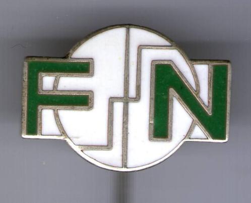 Fabrique Nationale - Herstal motorfietsen speldje ( E_020a ), Verzamelen, Speldjes, Pins en Buttons, Zo goed als nieuw, Speldje of Pin