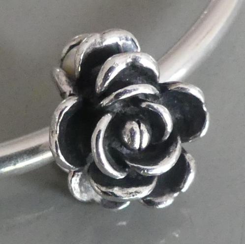 Trollbeads JUNI ROOS met PAREL, Sieraden, Tassen en Uiterlijk, Bedels, Gebruikt, Trollbeads, Parel, 1 bedel, Verzenden
