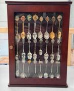 Antiek vitrine-wandkast met 24 souvenier lepels lepel oud, Antiek en Kunst, Antiek | Bestek, Ophalen of Verzenden