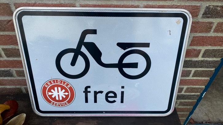 Oud verkeersbord - bromfiets vrij, Tuin en Terras, Tuinwanddecoratie, Gebruikt, Ophalen