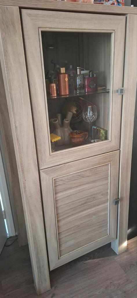 Vitrinekast Grijs Eiken met Verlichting, Huis en Inrichting, Kasten | Buffetkasten, Gebruikt, 100 tot 150 cm, 50 tot 100 cm, 25 tot 50 cm