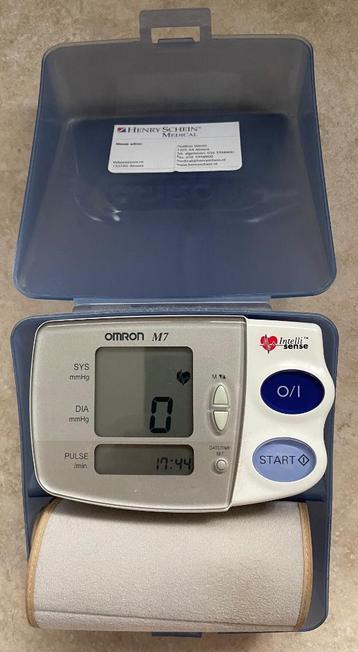 OMRON M7 bloedruk meter beschikbaar voor biedingen
