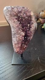 Amethist op standaard, Verzamelen, Mineralen en Fossielen, Ophalen of Verzenden