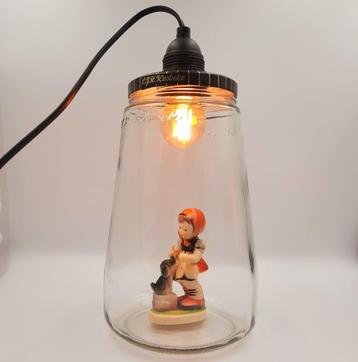 Kesbekelamp | Glazen lamp |  met vintage beeldje meisje hond
