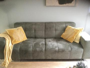 2 1/2 zit bank beschikbaar voor biedingen