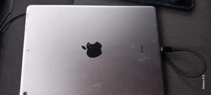 Apple iPad, Computers en Software, Apple iPads, Gebruikt, Apple iPad, 10 inch, Grijs, Ophalen of Verzenden