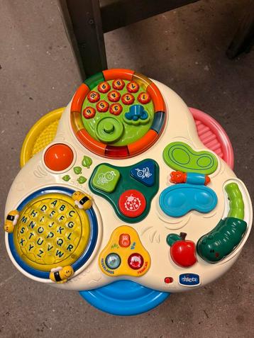 Chicco speeltafel met lichtjes en geluid beschikbaar voor biedingen