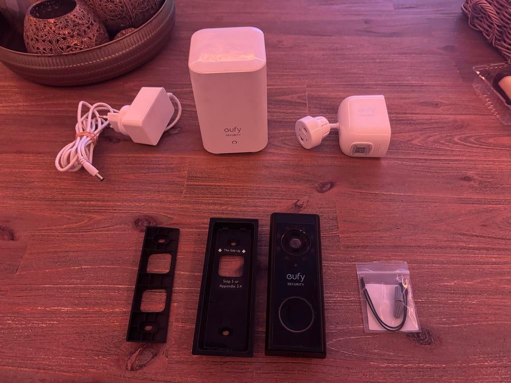 Eufy Draadloze Beveiligings set - Homebase, Deurbel, Camera, Audio, Tv en Foto, Videobewaking, Ophalen of Verzenden, Gebruikt