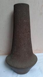Antiek/vintage zware handgemaakte aardewerk vaas donkerbruin, Gebruikt, Overige kleuren, Aardewerk of Porselein, Ophalen of Verzenden