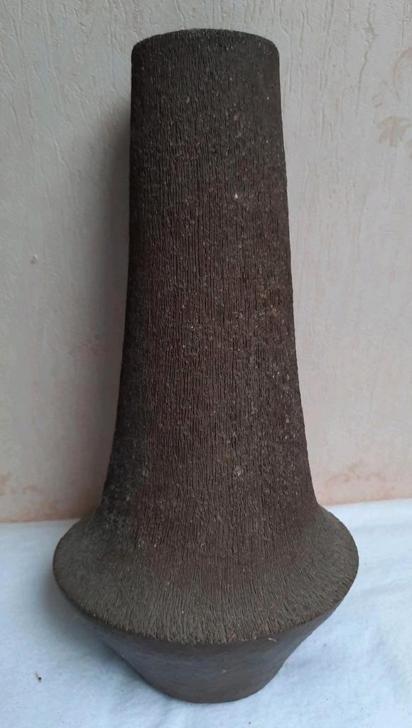 Antiek/vintage zware handgemaakte aardewerk vaas donkerbruin, Huis en Inrichting, Woonaccessoires | Vazen, Gebruikt, Overige kleuren