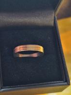 Titaniumring met twee gouden lijnen, Sieraden, Tassen en Uiterlijk, Ophalen of Verzenden, Zo goed als nieuw, Dame, Goud