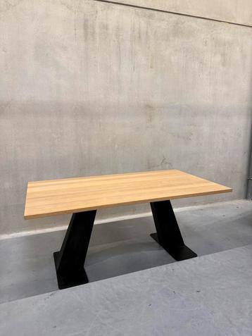 Als nieuw Harvink Struis eettafel eiken hout Tafel 180x95 beschikbaar voor biedingen