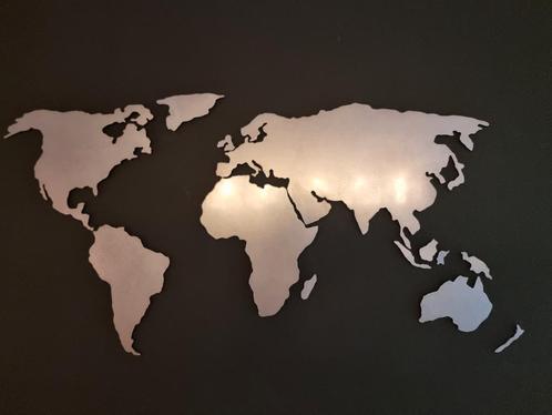 Unieke aluminium 3D wereldkaart wanddecoratie - geborsteld, Huis en Inrichting, Woonaccessoires | Wanddecoraties, Zo goed als nieuw