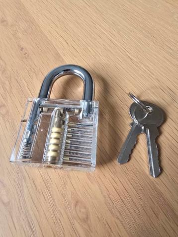 New old stock: Vintage doorzichtig hangslot met 2 sleutels  beschikbaar voor biedingen