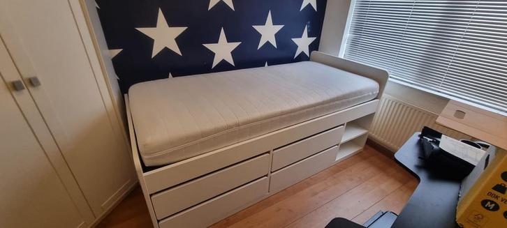IKEA Bed met Matras en Lattenbodem, Huis en Inrichting, Slaapkamer | Complete slaapkamers, Zo goed als nieuw, Eenpersoons, Ophalen