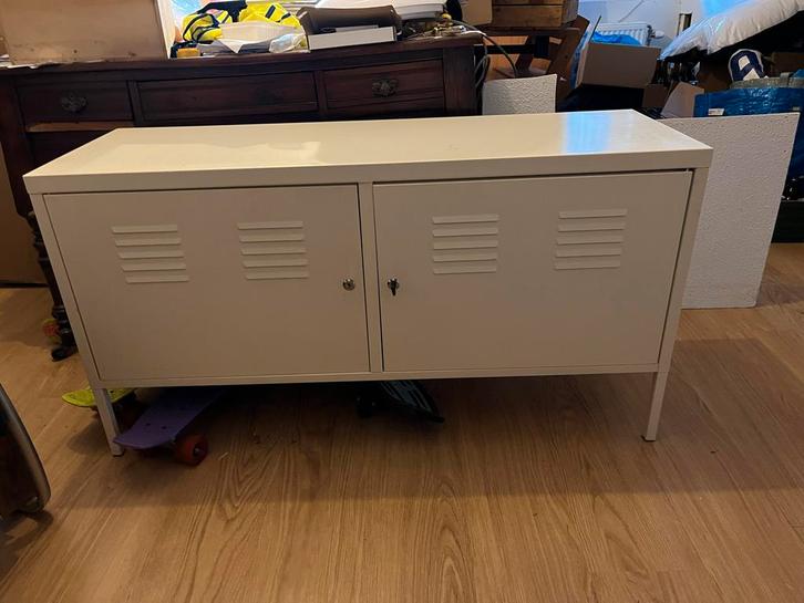 IKEA PS Metalen Kast / TV Meubel, Huis en Inrichting, Kasten | Lockerkasten, Gebruikt, Ophalen