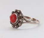 Antieke ring bloedkoraal Zeeuwse knoop zilver mt 17-18, Verzenden, Zilver, Ring, Met edelsteen
