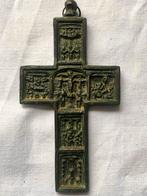 Antiek Bronzen Kruis met Religieuze Scènes, Ophalen of Verzenden